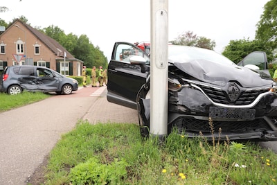 Gewonden en forse schade bij ongeluk in Klarenbeek