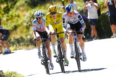 Ontketende Niewiadoma deelt dreun uit aan Vollering en slaat dubbelslag op mythische Mont Ventoux