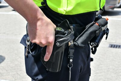 Verdachte (24) uit Dordrecht aangehouden na vluchtpoging met waarschuwingsschot in Rotterdam