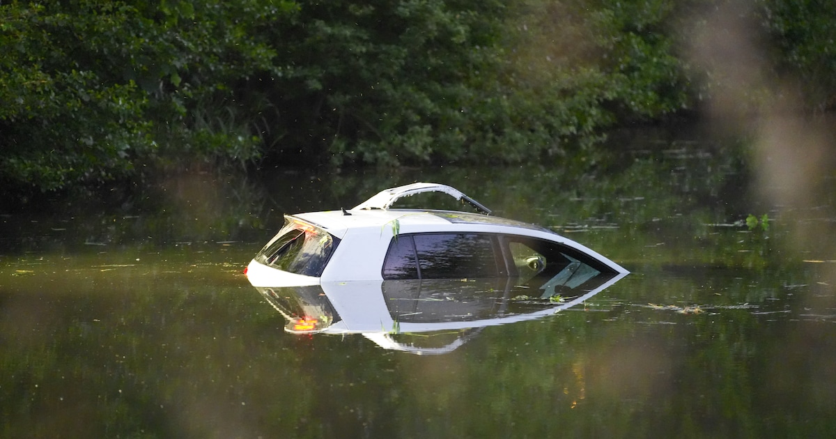 Politieachtervolging eindigt in water in Delfzijl, één aanhouding verricht