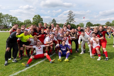 Van een onvergetelijk debuutseizoen tot een droomafscheid: dit zijn de kampioenshelden van RKSV Drie
