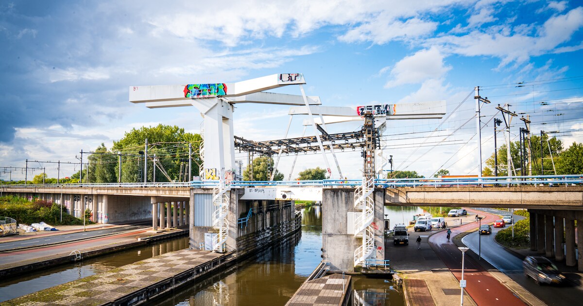 Kapotte spoorbrug tussen Rotterdam en Schiedam gerepareerd: treinen ...