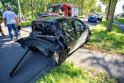 Gewonde bij kettingbotsing tussen drie auto’s in Oss, geschrokken kindje krijgt twee knuffelbeertjes