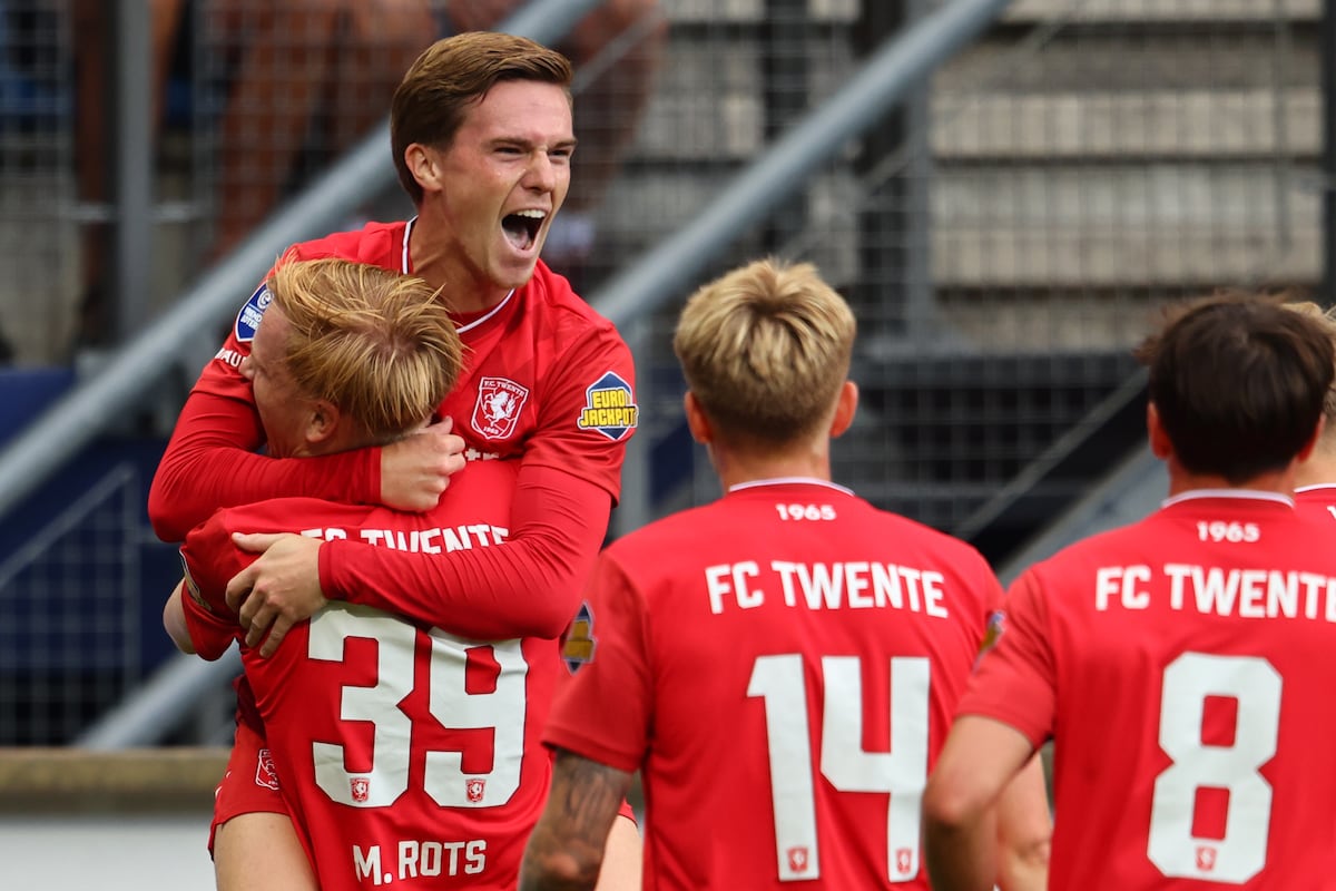 Gebroeders Rots helpen FC Twente aan eerste zege, Luuk Brouwers krijgt ...