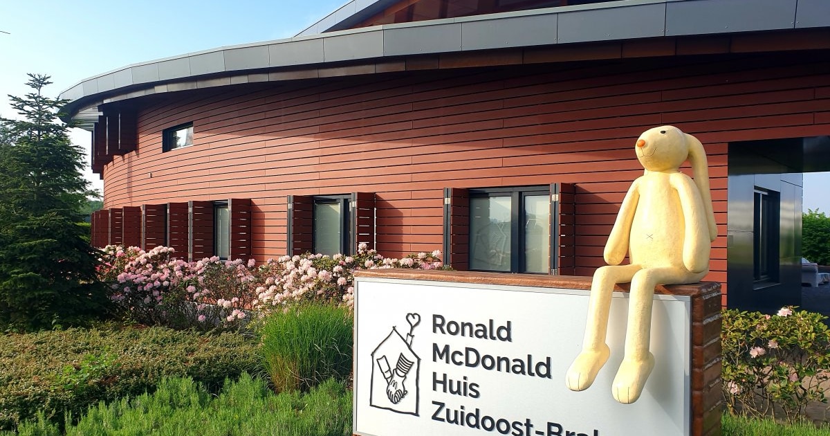 Cheque van 9018 euro voor Ronald McDonald Huis Veldhoven