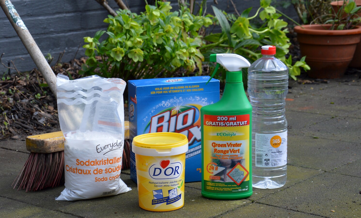 sodakristallen en azijn