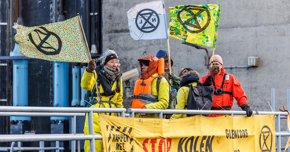 Schepen weer door sluizen bij Wijk bij Duurstede na deal met Extinction Rebellion