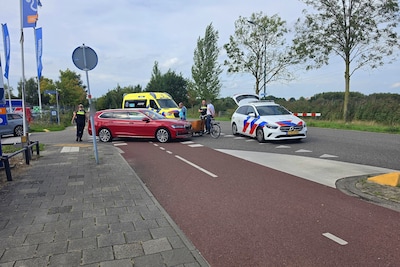 Auto en bakfiets botsen op Wageningselaan in Veenendaal