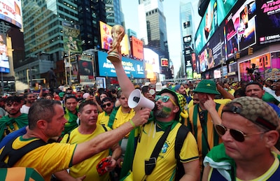 Braziliaanse fans zorgen voor feest op Times Square in aanloop naar kraker tegen Marokko