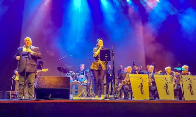 Fanfare EMOS en Bigband Nightshift hakselt samen in Borkel