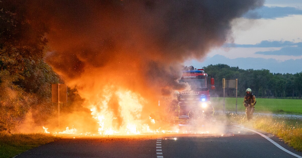 Voertuigbrand op Deventerweg in Vilsteren
