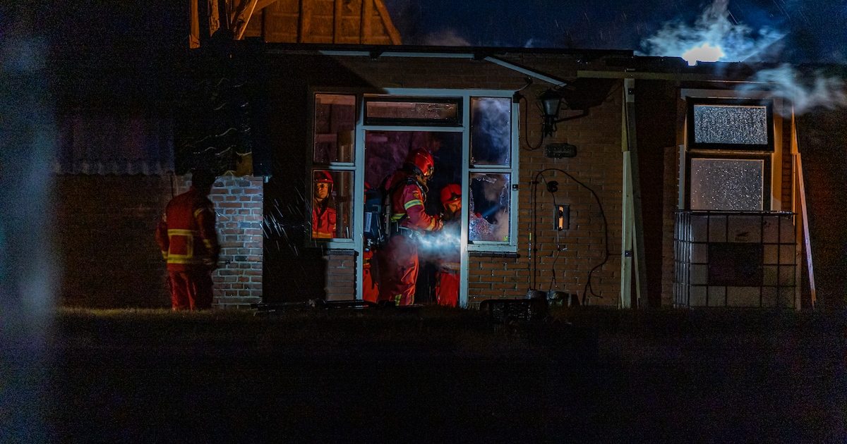 Defecte gasleiding veroorzaakt brand in sloopboerderij aan de Dorpsterweg in Lutjegast