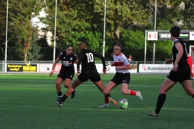 Na kampioenschap staan voetbalsters Hoogland weer bovenaan: ‘Dit hadden we als onmogelijk ingeschat’