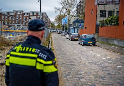 Met zijn auto reed Rotterdammer over voet van agent: ‘Ik had nepkleding bij mij’