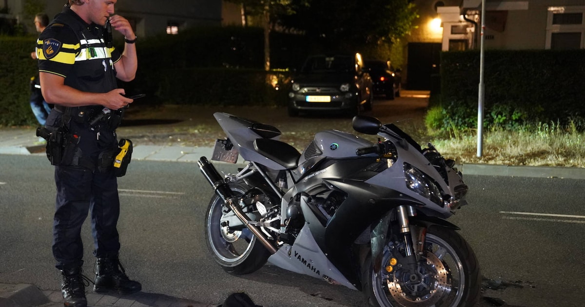 Automobilist rijdt door na botsing met motor in Vught, bijrijdster van motor gewond