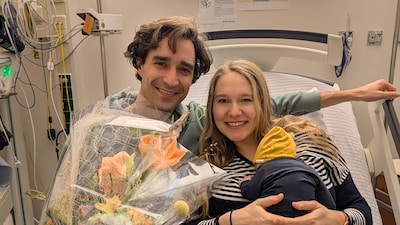 Julia is eerste baby van 2026: even voor vuurwerk losbarst zit moeder Claire nog aan het spelbord