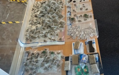 Grote drugsvangst in woning Houten: politie houdt meerdere verdachten aan