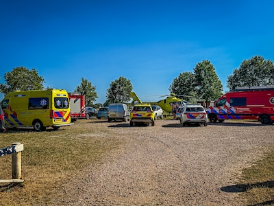 Omstanders zien man bewusteloos in water recreatieplas en beginnen meteen reddingspoging: slachtoffe