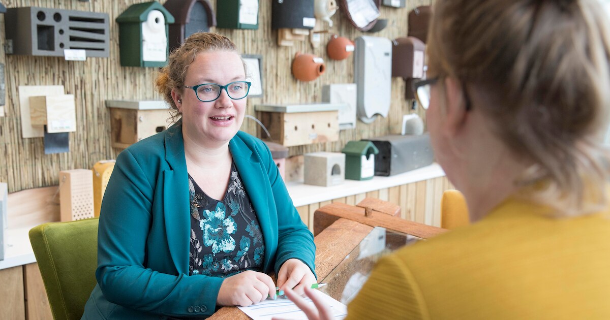 Deze baas helpt zijn werknemers van hun schulden af te komen | Werk | AD.nl