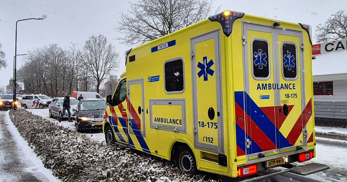 Meerdere auto's op elkaar gebotst in Hardinxveld-Giessendam