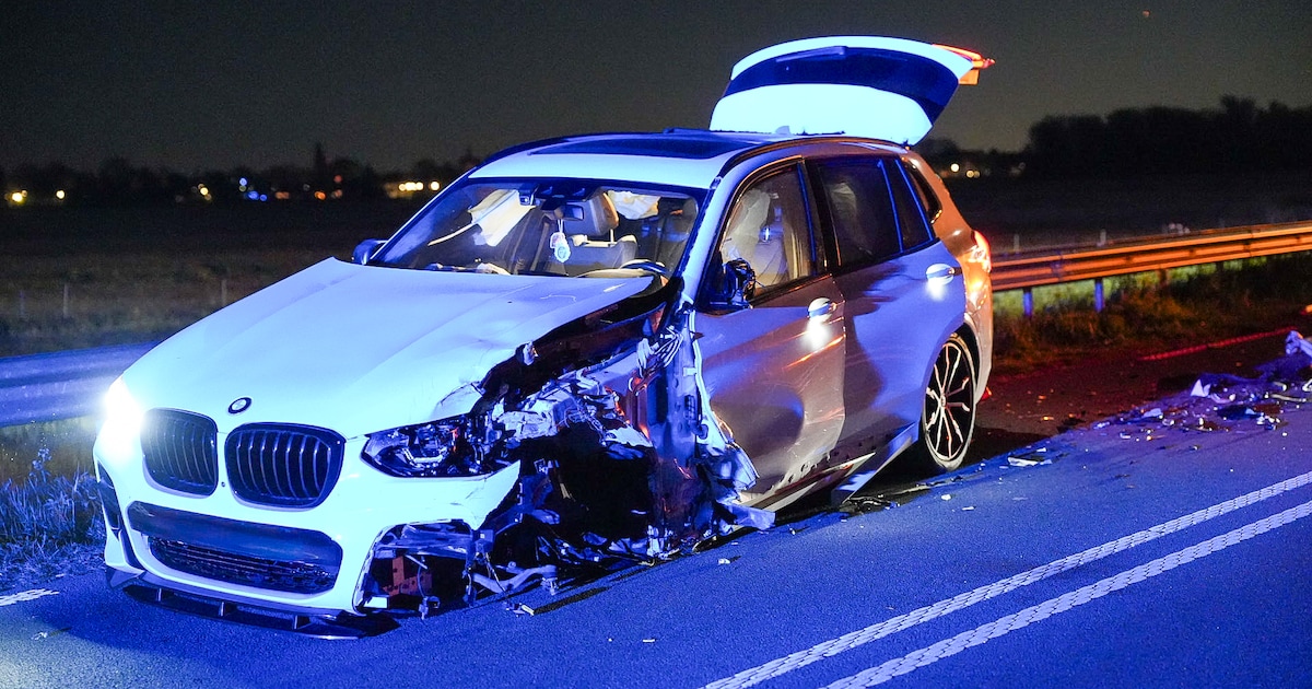 Frontale botsing tussen twee auto’s op N203, twee gewonden naar ziekenhuis