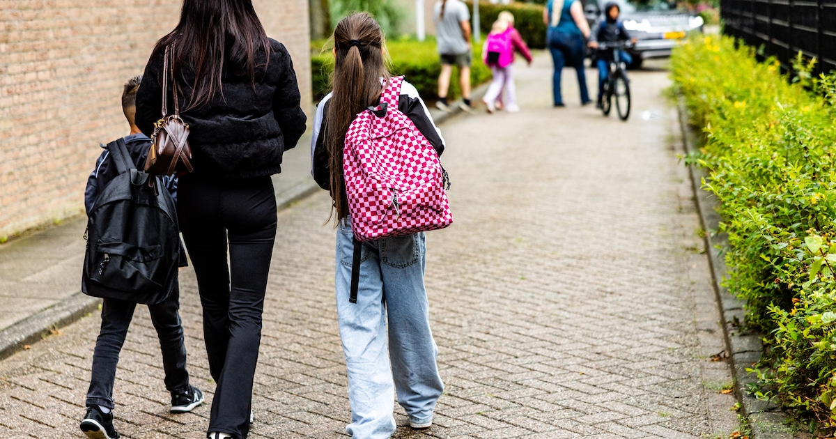 Politie Nieuwegein waarschuwt voor drukker verkeer rond scholen