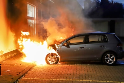 Brand op parkeerplaats bij Action in Tiel