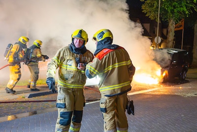 Terreinwagen uitgebrand in Berghem, Land Rover niet meer te redden