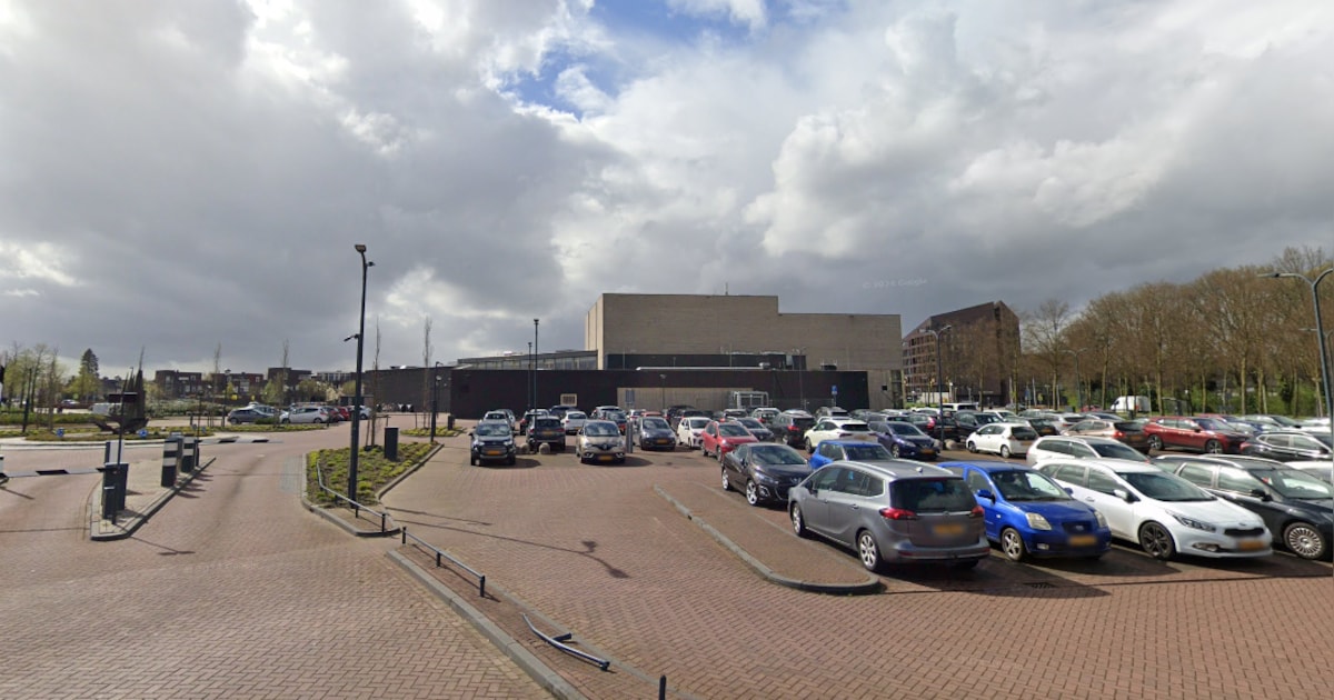 Twee reizigers delen reiservaringen Zijderoute in De Nobelaer in Etten-Leur