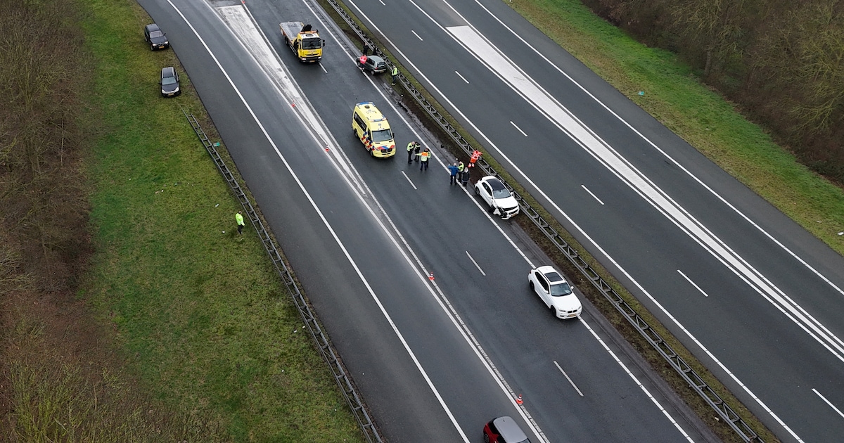 Twee auto's in botsing op de A18 bij Doetinchem