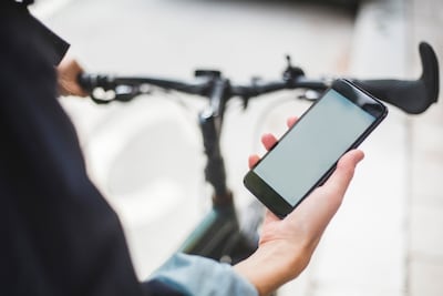 Voorwaardelijke taakstraf voor Eindhovense maaltijdbezorger die met telefoon in de weer was
