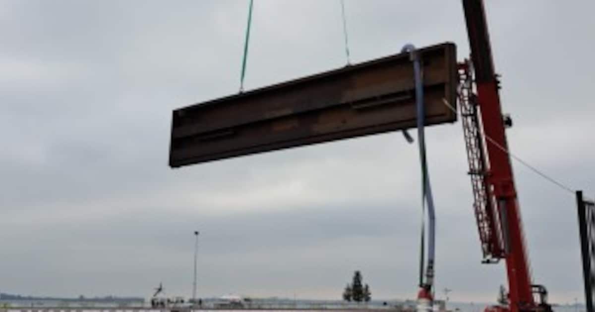 Waterschap en gemeente testen schutsluis Middelharnis op hoog water