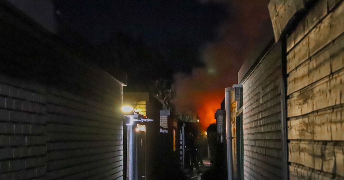 Grote rookontwikkeling bij brand in schuur in Hoofddorp