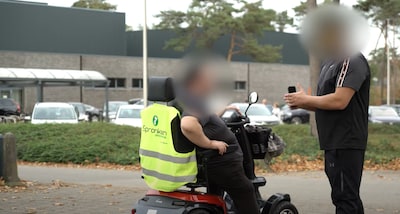 “Hij heeft mijn kindertijd getekend”: vrouw herkent haar misbruiker in viraal filmpje van pedojager