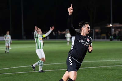 Glazen bol van De Bataven-voetballer werkt prima • RKSV Driel en Angeren halen uit • Boehlé scoort t