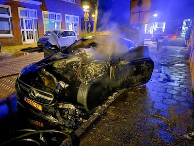 Getuigen gezocht na nachtelijke autobrand in Glanerbrug