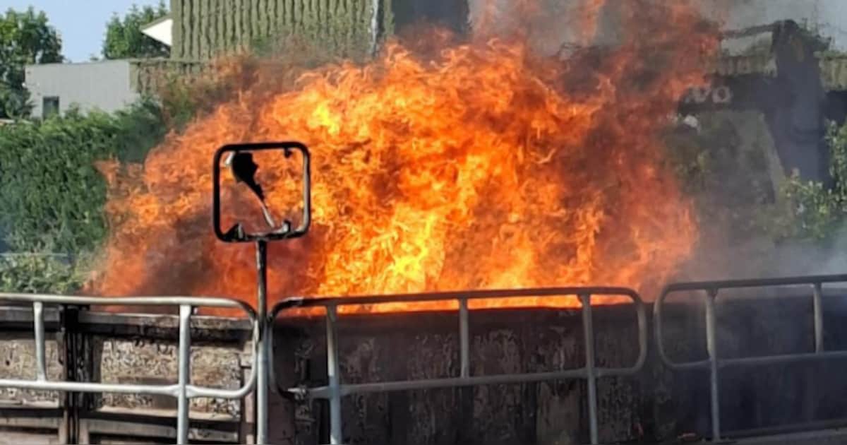 Agenten ontdekken brand op milieustraat in Oostburg