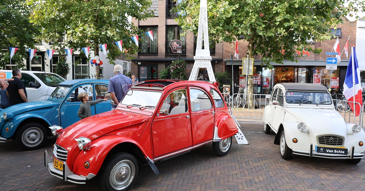 Eenden, een cabriolet-Mercedes en nog veel meer klassiekers trekken door ’s-Gravenzande