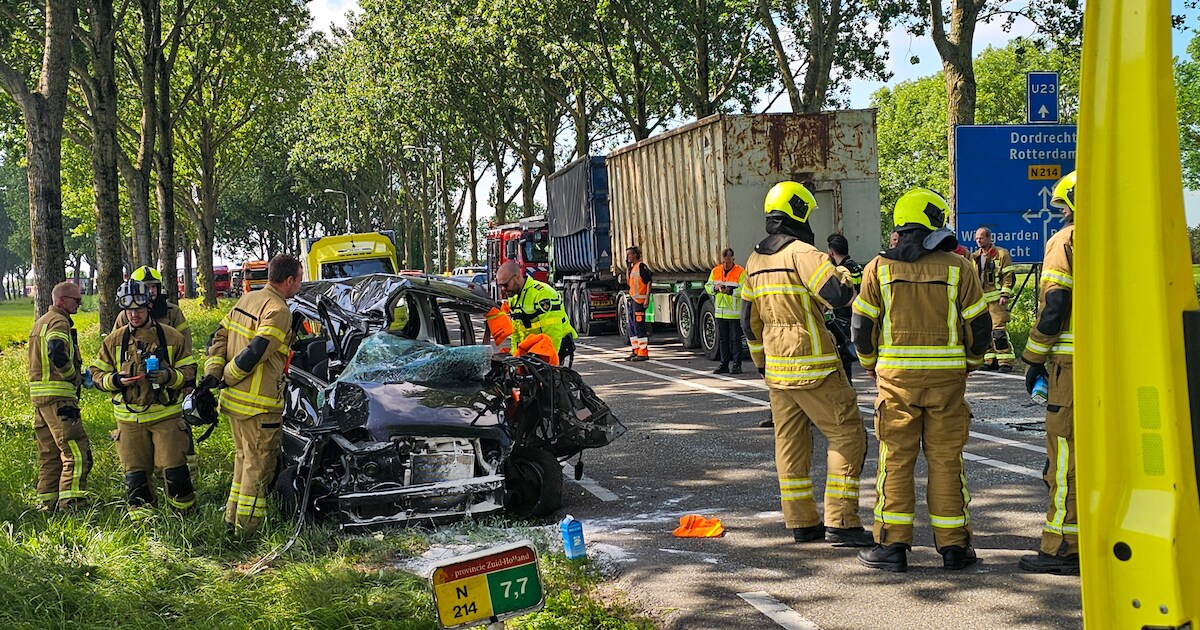 Vrouw (85) overleden na ernstig ongeluk tussen auto en twee vrachtwagens bij  Wijngaarden | 112 nieuws Molenlanden | AD.nl