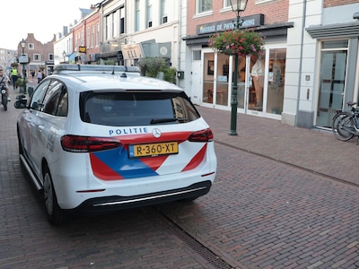 Maurice laat zich niet overvallen: tot twee keer toe vecht hij tegen een gewapende man die het op zi