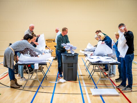 Het tellen van de stemmen in Bodegraven.