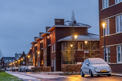 Winterse verrassing laat straten in Vinkeveen wit kleuren