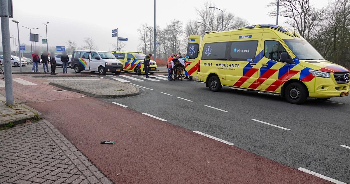 Fietser gewond na botsing met busje in Alkmaar