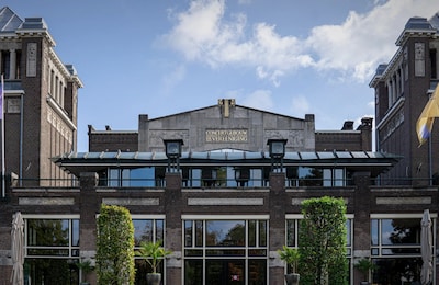 Muzikanten uit azc Nijmegen spelen liefdesliedjes in De Vereeniging