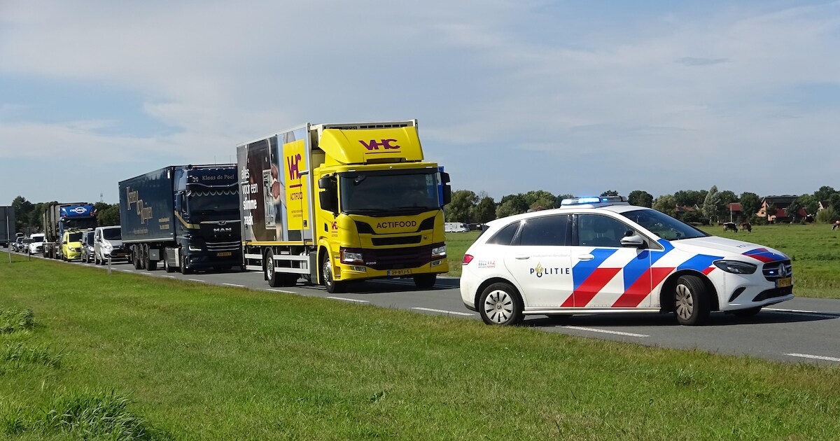 Botsing tussen pick-up en auto zorgt voor verkeershinder op N361 in Dokkum