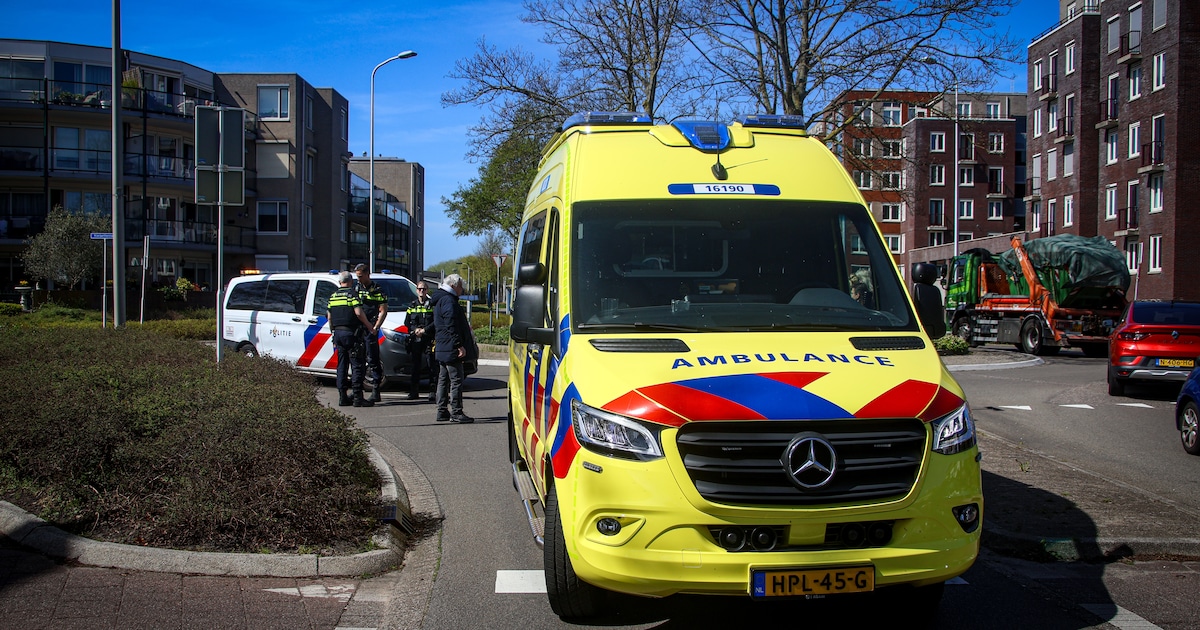 Gewonde na botsing tussen motorscooter en auto in Rijnsburg