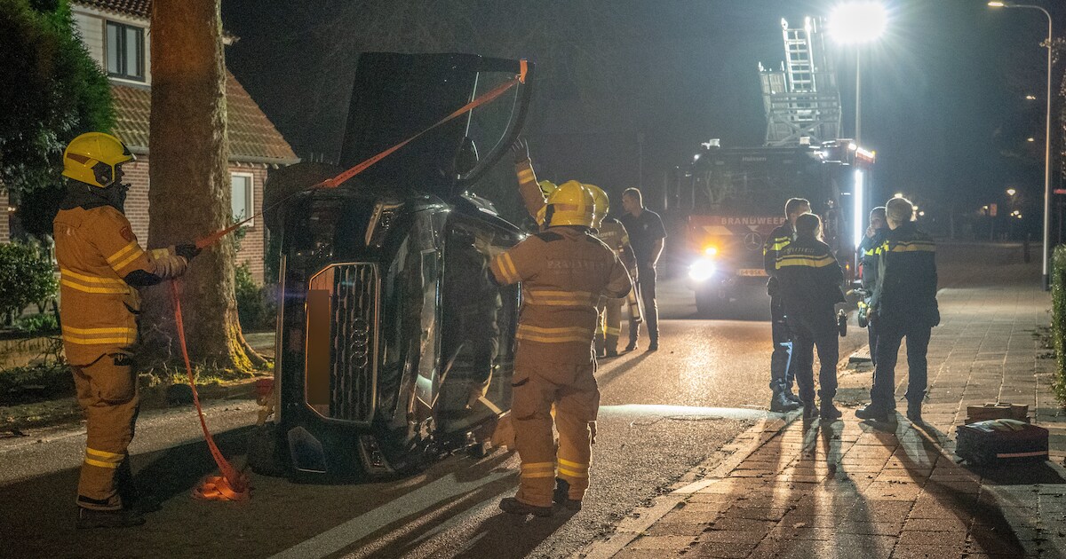 Auto kantelt na eenzijdig ongeluk in Huissen