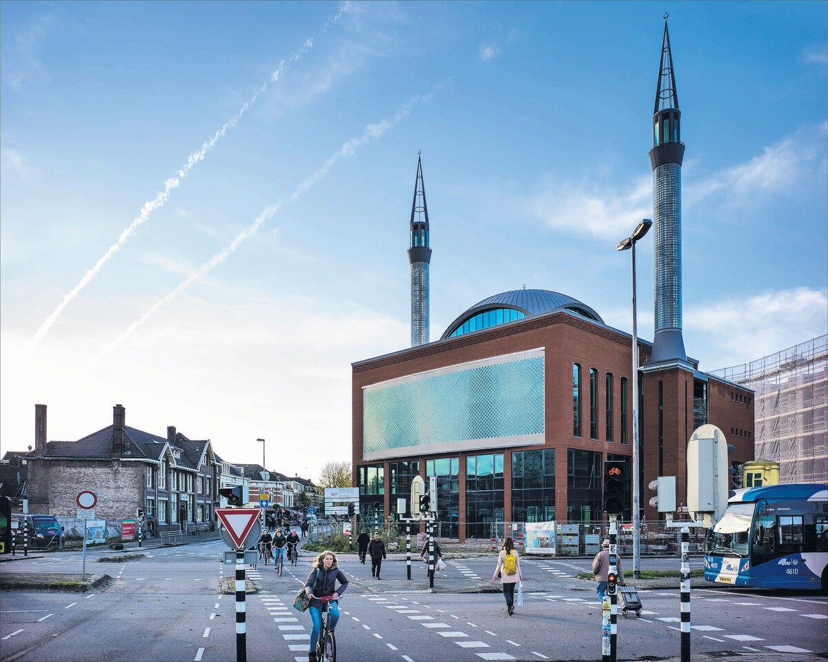 de-utrechtse-ulu-moskee-in-de-wijk-lombok