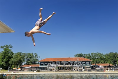 Winterswijkers zoeken verkoeling in Strandbad: ‘We hopen dit weekend 1500 bezoekers te halen’