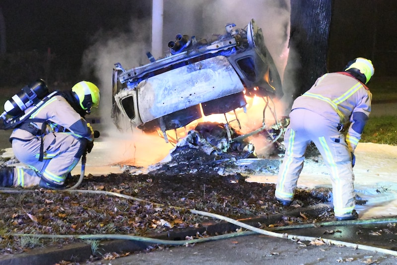 Twee vrouwen en een man dood na crash tijdens politieachtervolging:  'Vlammen waren meters hoog' | Binnenland | AD.nl